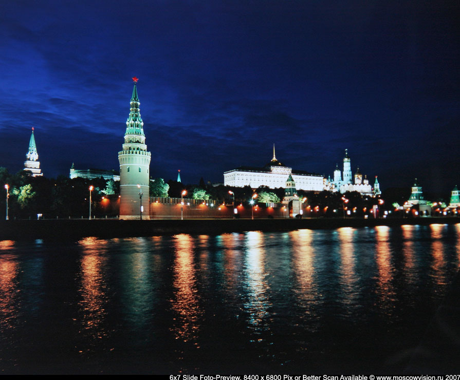 Кремлевская набережная. Праздничная подсветка Кремля